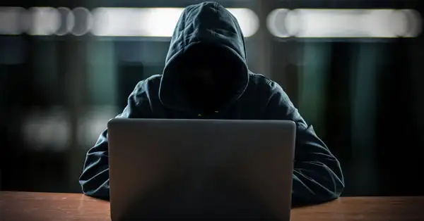 Nos dias atuais, lamentavelmente, os golpes financeiros têm se tornado cada vez mais frequentes. As pessoas sofrem prejuízos financeiros devido a golpistas que atuam de diversas maneiras. Por isso, é crucial que você saiba como esses golpes funcionam, a fim de garantir a segurança do seu dinheiro.