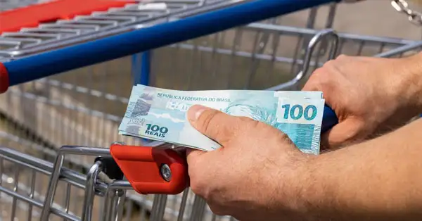 Economia no Supermercado: Ir ao supermercado é uma atividade que faz parte da rotina da maioria das pessoas, seja para comprar os ingredientes para preparar uma refeição, os itens de higiene pessoal ou os produtos para a limpeza da casa. 