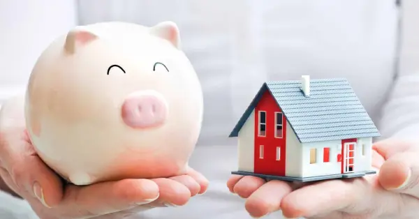 Ilustração de uma casa com moedas crescendo ao redor.